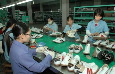 Ngành dệt may - da giày ứng phó tình trạng sụt giảm đơn hàng