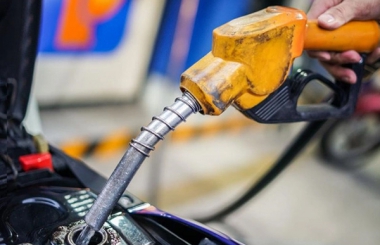 Giá xăng dầu tiếp tục giảm mạnh từ 15h